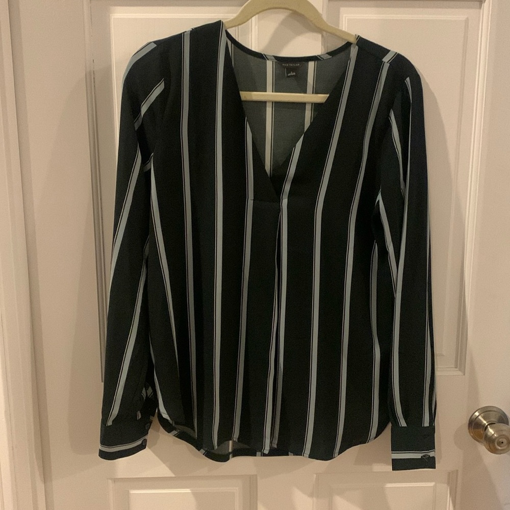 Ann Taylor long sleeve v-neck blouse. Sz small. Navy, light blue vertical stripe
